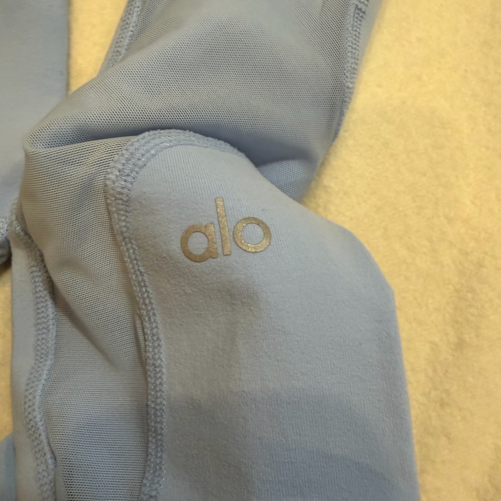 ALO Yoga Sky Blue Activewear - Picture 2 of 4